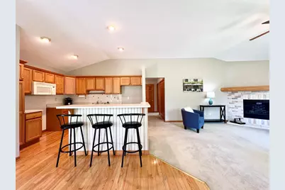 W141N9757  Knollcrest Cir, Germantown, WI 53022 - Photo 6