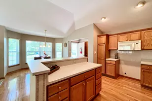 W141N9757 Knollcrest Cir, Germantown, WI 53022 - Photo 8