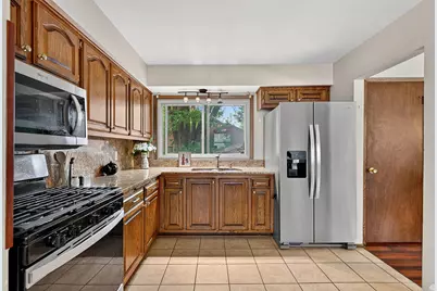 1711 W Clayton Crest Ave, Milwaukee, WI 53221 - Photo 16