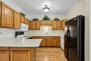 8108 S Forest Hills Circle, Franklin, WI 53132 - Photo 6