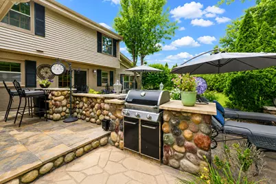 9516 N Apple Blossom Ln, Bayside, WI 53217 - Photo 4