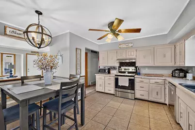 2542  Pinehurst Ave, Racine, WI 53403 - Photo 10