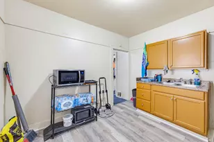 516 N 28th St, Milwaukee, WI 53208 - Photo 8