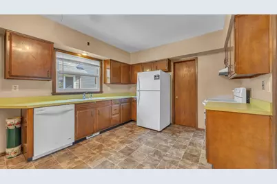 2410 S 10th St, Sheboygan, WI 53081 - Photo 14