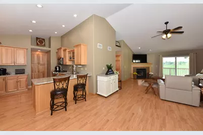 615  NE Shna Bek Trl #9, Kewaskum, WI 53040 - Photo 6
