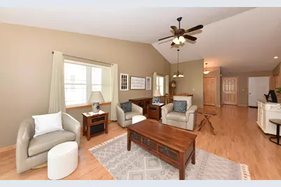 615  NE Shna Bek Trl #9, Kewaskum, WI 53040 - Photo 8