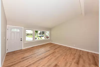 4460  Glenway St, Wauwatosa, WI 53225 - Photo 8