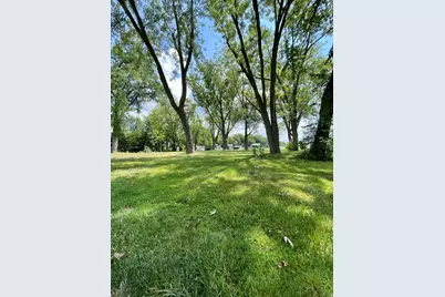 W386N5990  Blackhawk Dr, Oconomowoc, WI 53066 - Photo 2