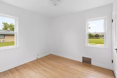 10110 S Shepard Ave, Oak Creek, WI 53154 - Photo 12