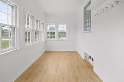 10110 S Shepard Ave, Oak Creek, WI 53154 - Photo 18