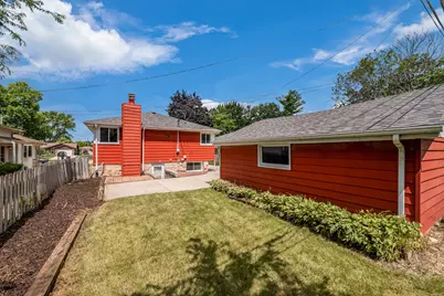 9821 W Grantosa Dr, Wauwatosa, WI 53222 - Photo 32