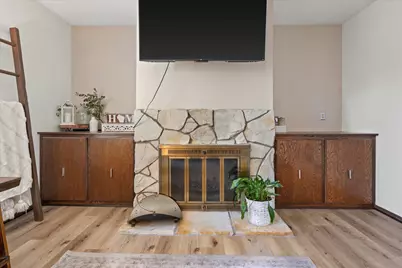 16250 W Coachlight Dr, New Berlin, WI 53151 - Photo 6