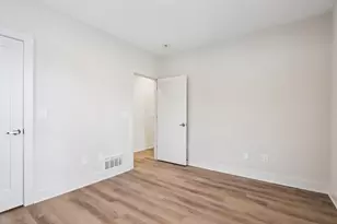 2212 N Cambridge Ave, Milwaukee, WI 53202 - Photo 34