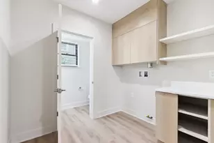 2212 N Cambridge Ave, Milwaukee, WI 53202 - Photo 38