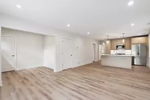 2212 N Cambridge Ave, Milwaukee, WI 53202 - Photo 10