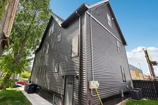 2212 N Cambridge Ave, Milwaukee, WI 53202 - Photo 22