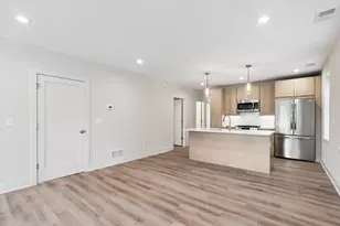 2212 N Cambridge Ave, Milwaukee, WI 53202 - Photo 6