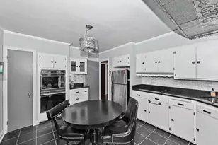 5223 W Hayes Ave, West Allis, WI 53219 - Photo 14
