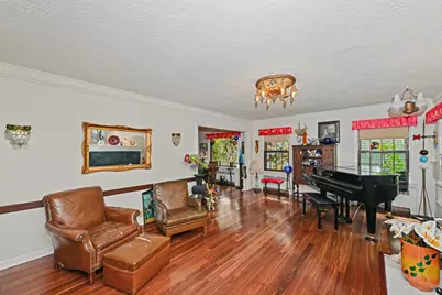 5223 W Hayes Ave, West Allis, WI 53219 - Photo 6