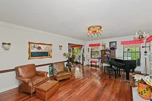 5223 W Hayes Ave, West Allis, WI 53219 - Photo 6