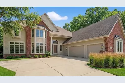 W162N7406  Tamarack Trl, Menomonee Falls, WI 53051 - Photo 2
