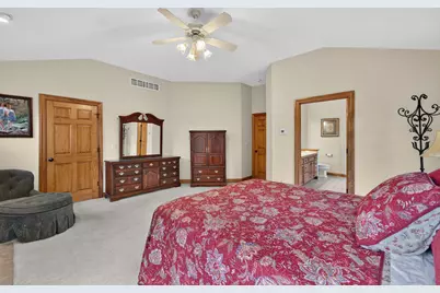 W162N7406  Tamarack Trl, Menomonee Falls, WI 53051 - Photo 16