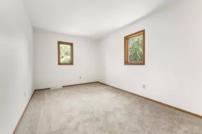 272  Karen Ct, Hartford, WI 53027 - Photo 12