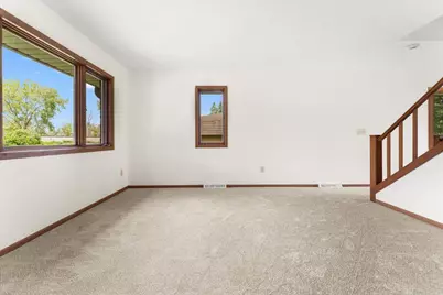 272  Karen Ct, Hartford, WI 53027 - Photo 4