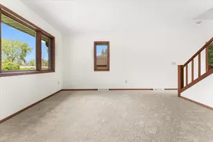 272 Karen Ct, Hartford, WI 53027 - Photo 4
