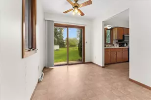 272 Karen Ct, Hartford, WI 53027 - Photo 8