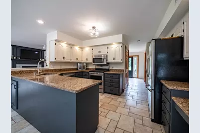 3434  George Ct, West Bend, WI 53095 - Photo 6