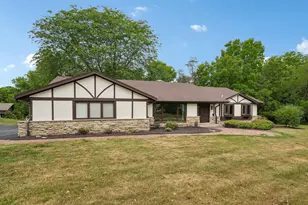 3665 Shadybrook Pl, Brookfield, WI 53005 - Photo 4