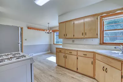 W160N8714  Patton Dr, Menomonee Falls, WI 53051 - Photo 14