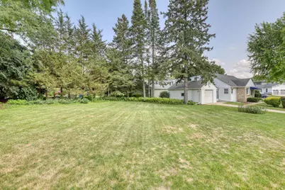 W160N8714  Patton Dr, Menomonee Falls, WI 53051 - Photo 6