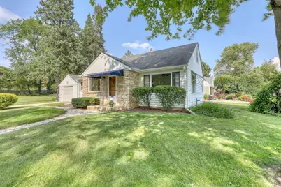 W160N8714  Patton Dr, Menomonee Falls, WI 53051 - Photo 2
