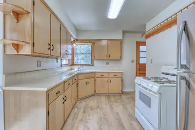 W160N8714  Patton Dr, Menomonee Falls, WI 53051 - Photo 16