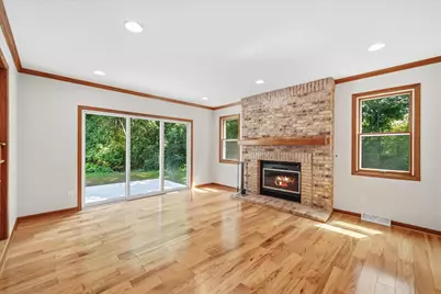 546  Beechwood Dr, Cedarburg, WI 53012 - Photo 4