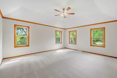 546  Beechwood Dr, Cedarburg, WI 53012 - Photo 6