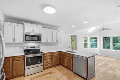 546  Beechwood Dr, Cedarburg, WI 53012 - Photo 2