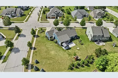 1724  Moccasin Trl, Waukesha, WI 53189 - Photo 6