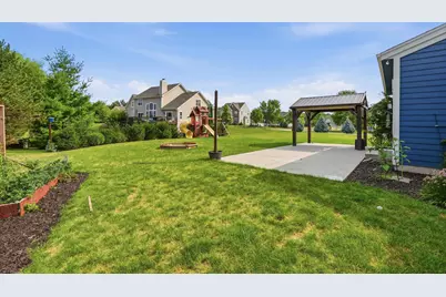 1724  Moccasin Trl, Waukesha, WI 53189 - Photo 8