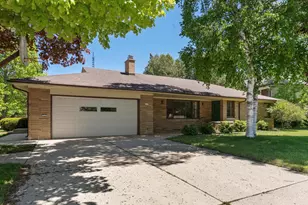 1127 Lincoln Blvd, Manitowoc, WI 54220 - Photo 1