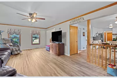 N103W16612  Country Ct, Germantown, WI 53022 - Photo 8