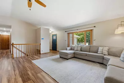 10119  Dunkelow Rd, Racine, WI 53126 - Photo 8