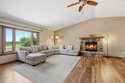10119  Dunkelow Rd, Racine, WI 53126 - Photo 4