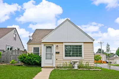 3672 S 19th St, Milwaukee, WI 53221 - Photo 2