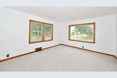 3672 S 19th St, Milwaukee, WI 53221 - Photo 4