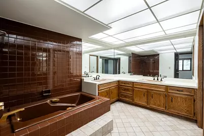 N85W15650  Ridge Rd #302, Menomonee Falls, WI 53051 - Photo 16