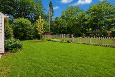 7923  Eagle St, Wauwatosa, WI 53213 - Photo 30