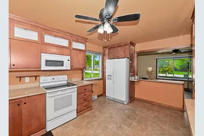 2115  6 Mile Rd, Racine, WI 53402 - Photo 8